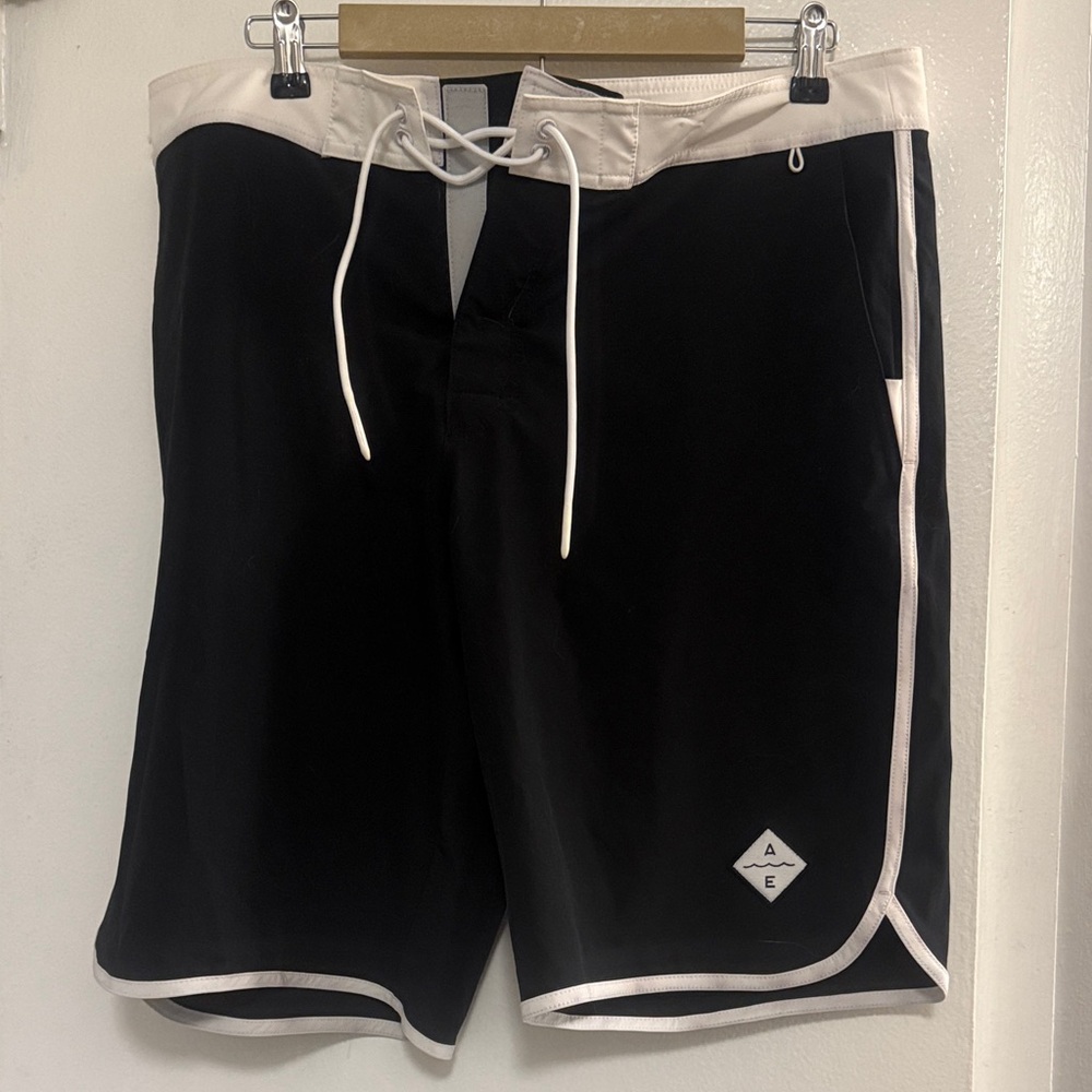 American Eagle Outfitters Men's Black and White Board Shorts